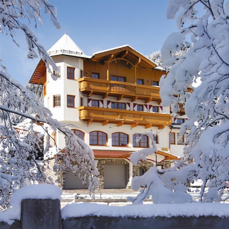 גרלוס Alpenherz Hotel Garni מראה חיצוני תמונה